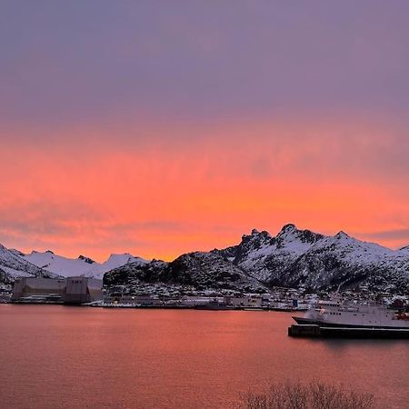 Sentrumsnaer Leilighet Med Utsikt Svolvaer Bagian luar foto