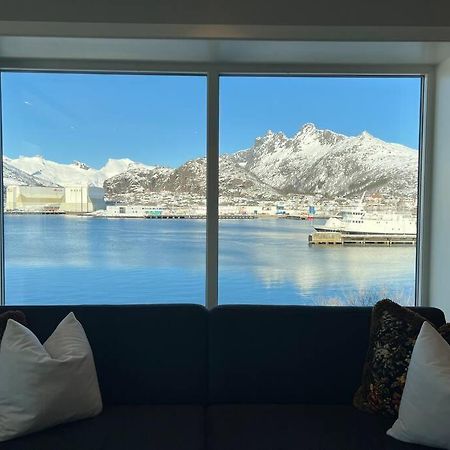 Sentrumsnaer Leilighet Med Utsikt Svolvaer Bagian luar foto